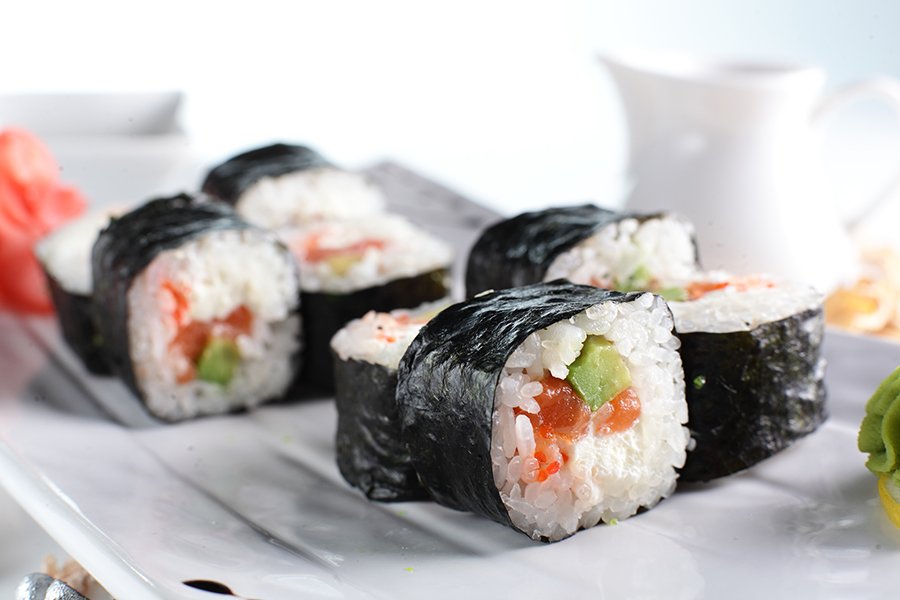 Come arrotolare i roll di sushi