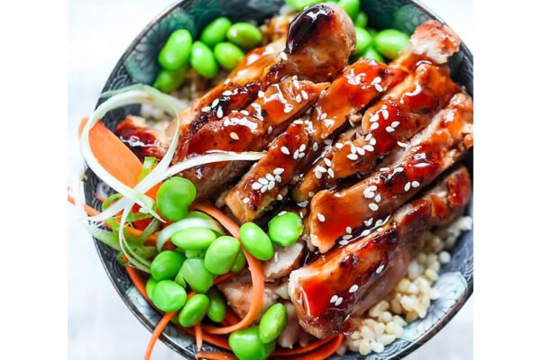 Pokè piccolo con pollo fritto e verdure